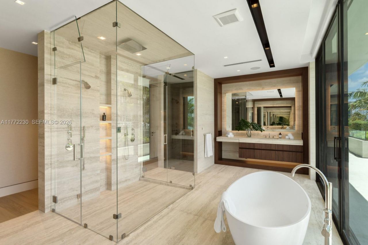 5515 Pine Tree Dr, Miami Beach, FL 33140 Photo