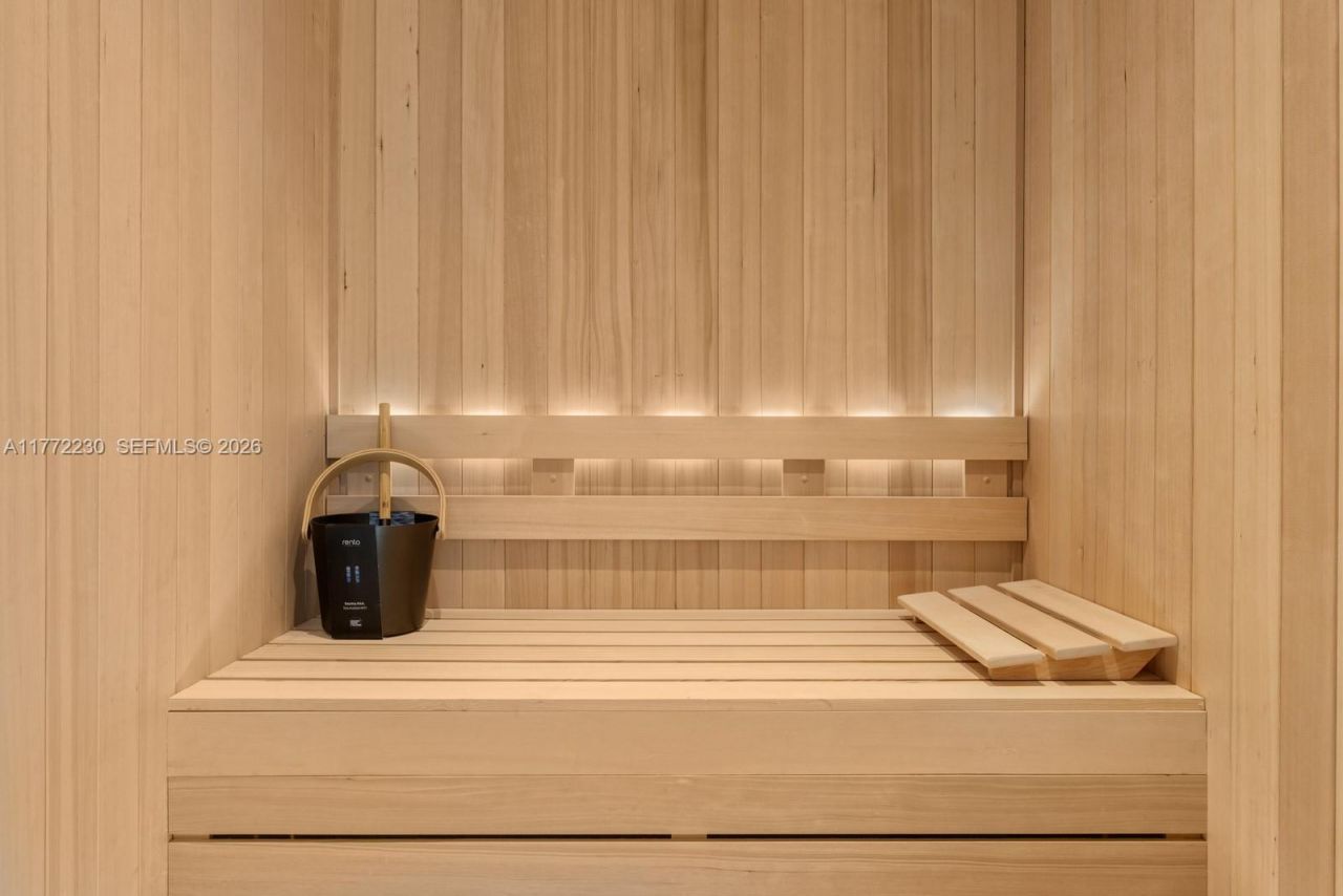 5515 Pine Tree Dr, Miami Beach, FL 33140 Photo