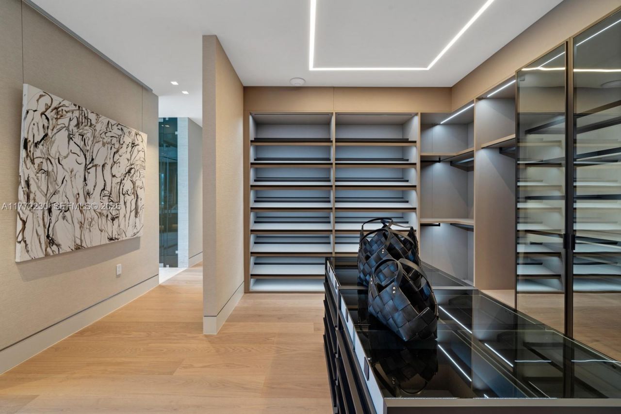 5515 Pine Tree Dr, Miami Beach, FL 33140 Photo