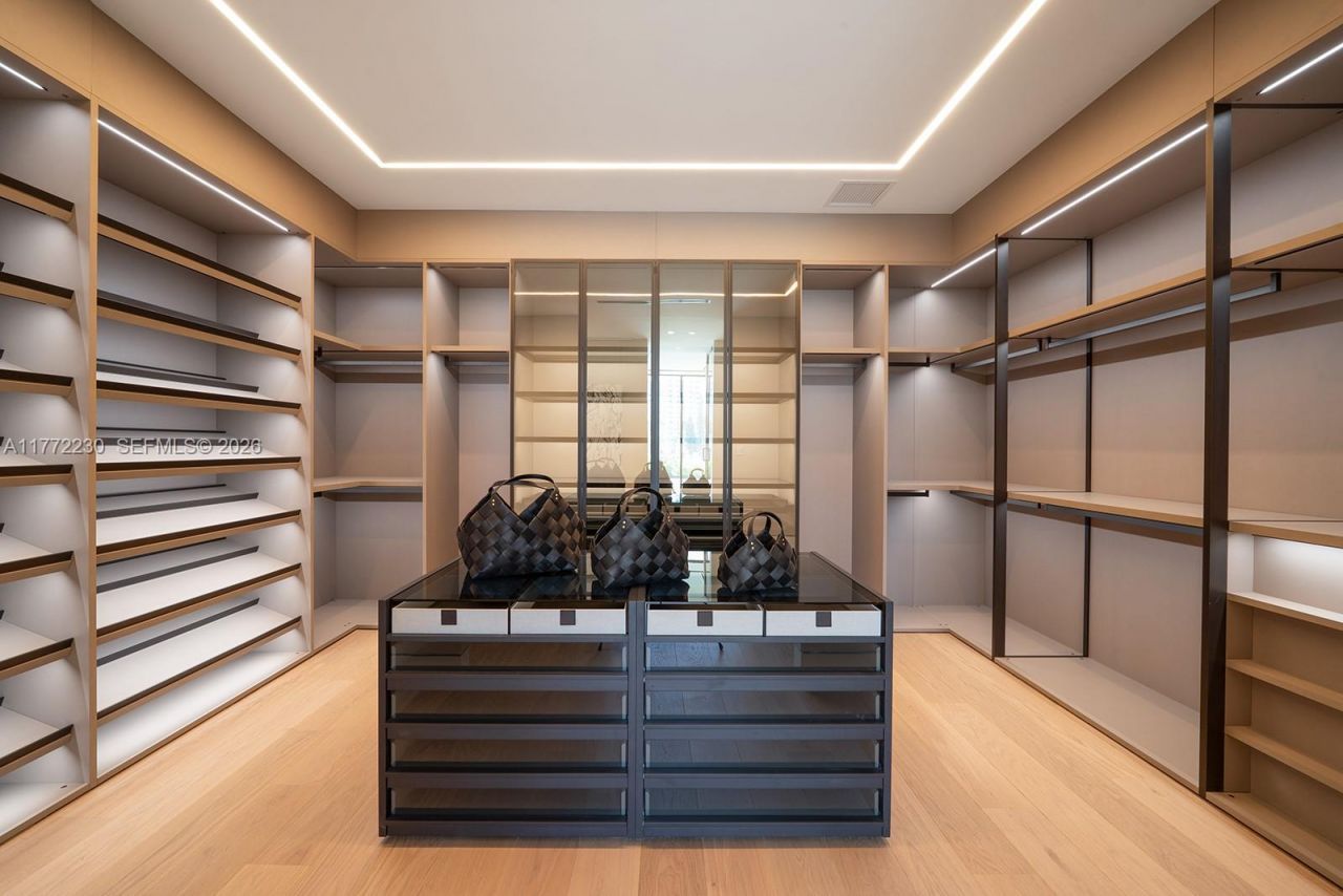 5515 Pine Tree Dr, Miami Beach, FL 33140 Photo