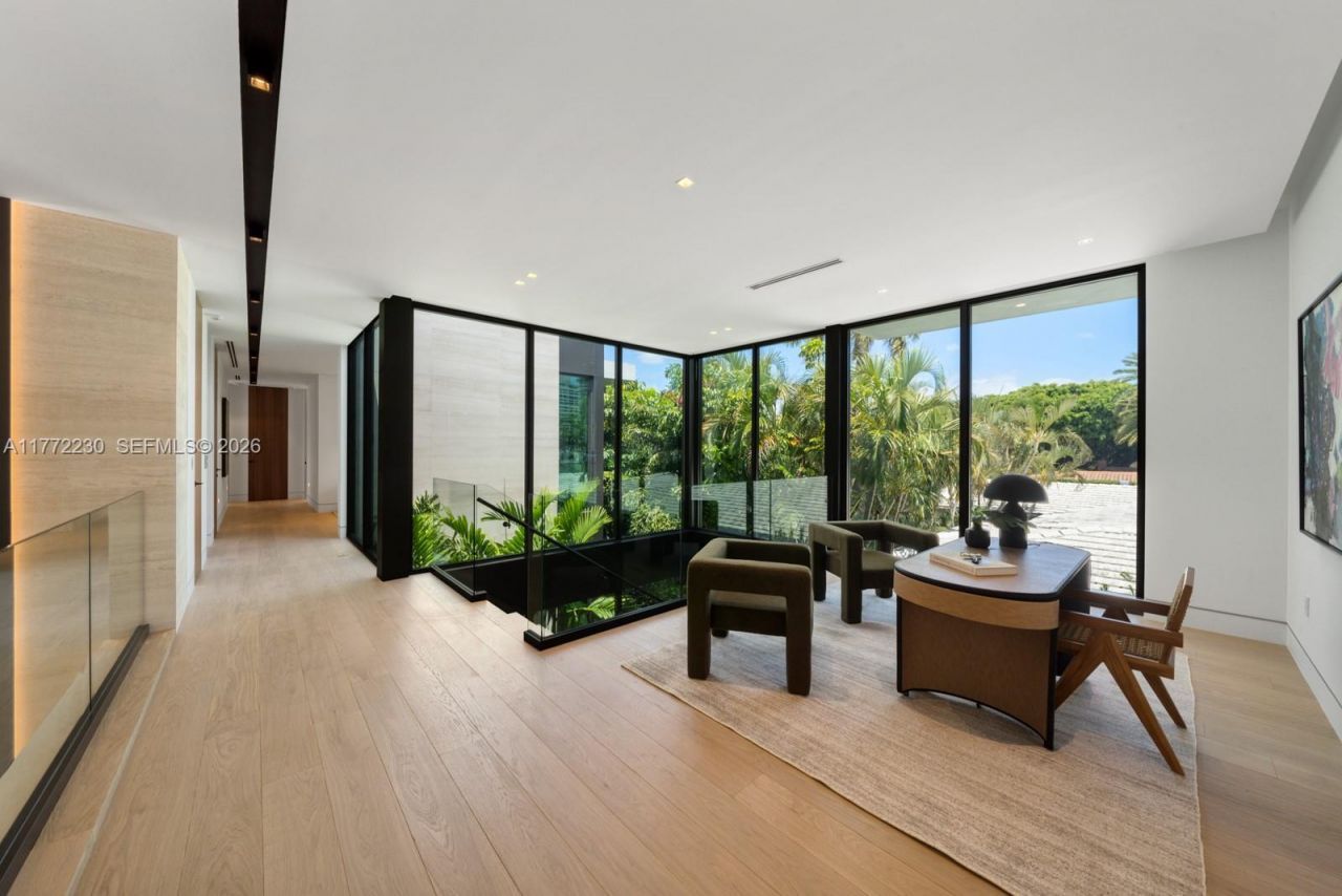 5515 Pine Tree Dr, Miami Beach, FL 33140 Photo