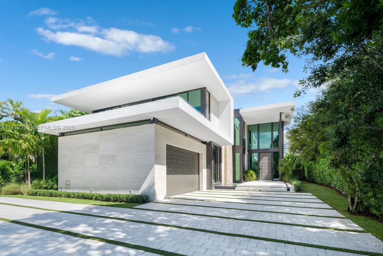 5515 Pine Tree Dr, Miami Beach, FL 33140 Photo