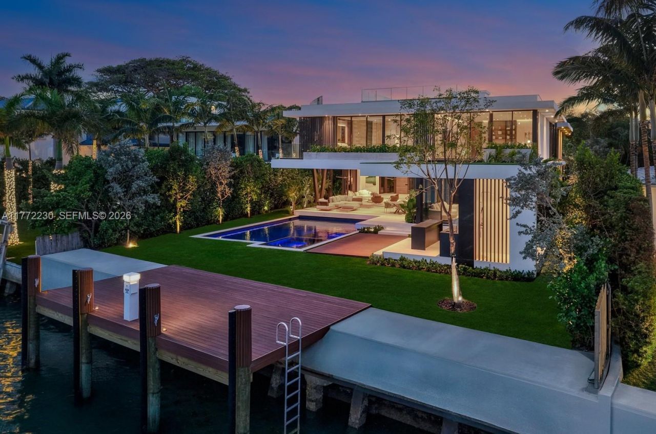 5515 Pine Tree Dr, Miami Beach, FL 33140 Photo