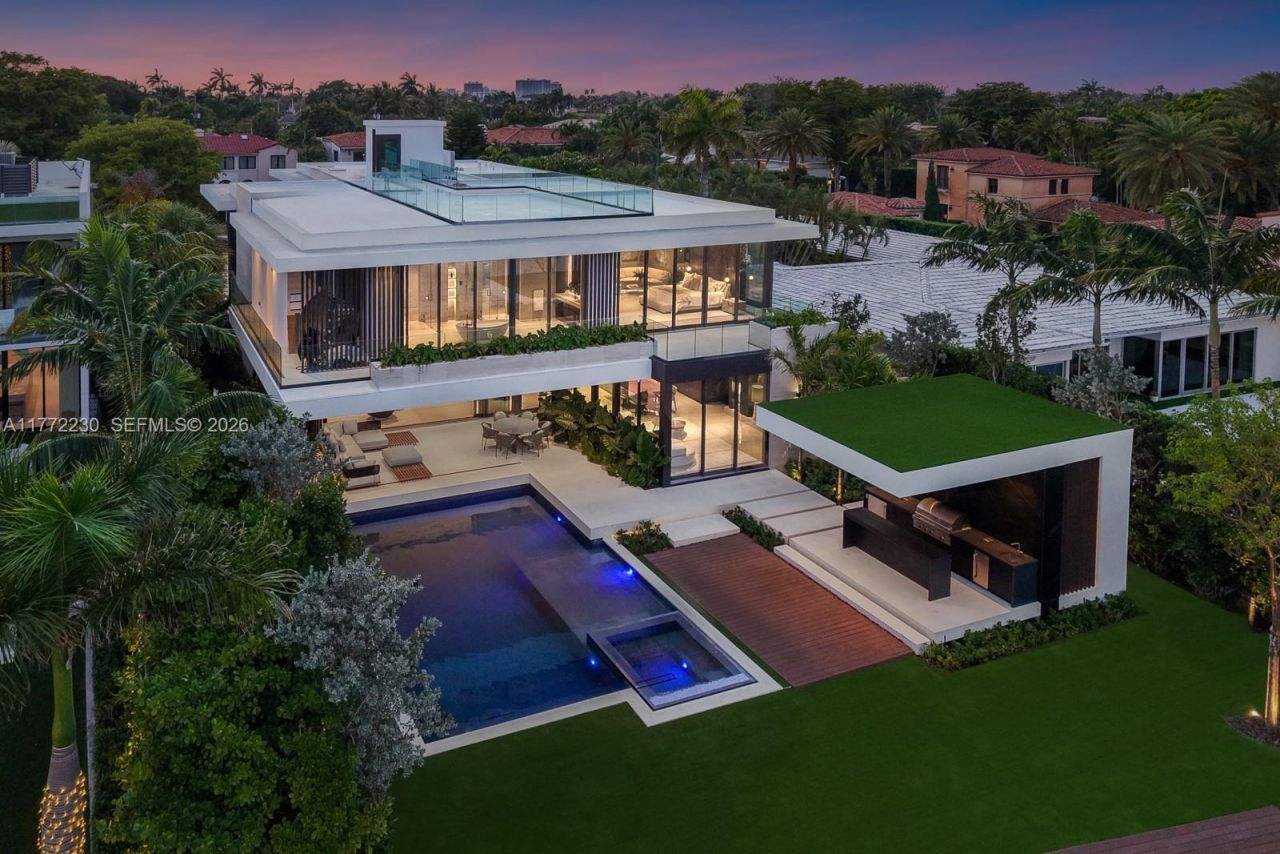 5515 Pine Tree Dr, Miami Beach, FL 33140 Photo