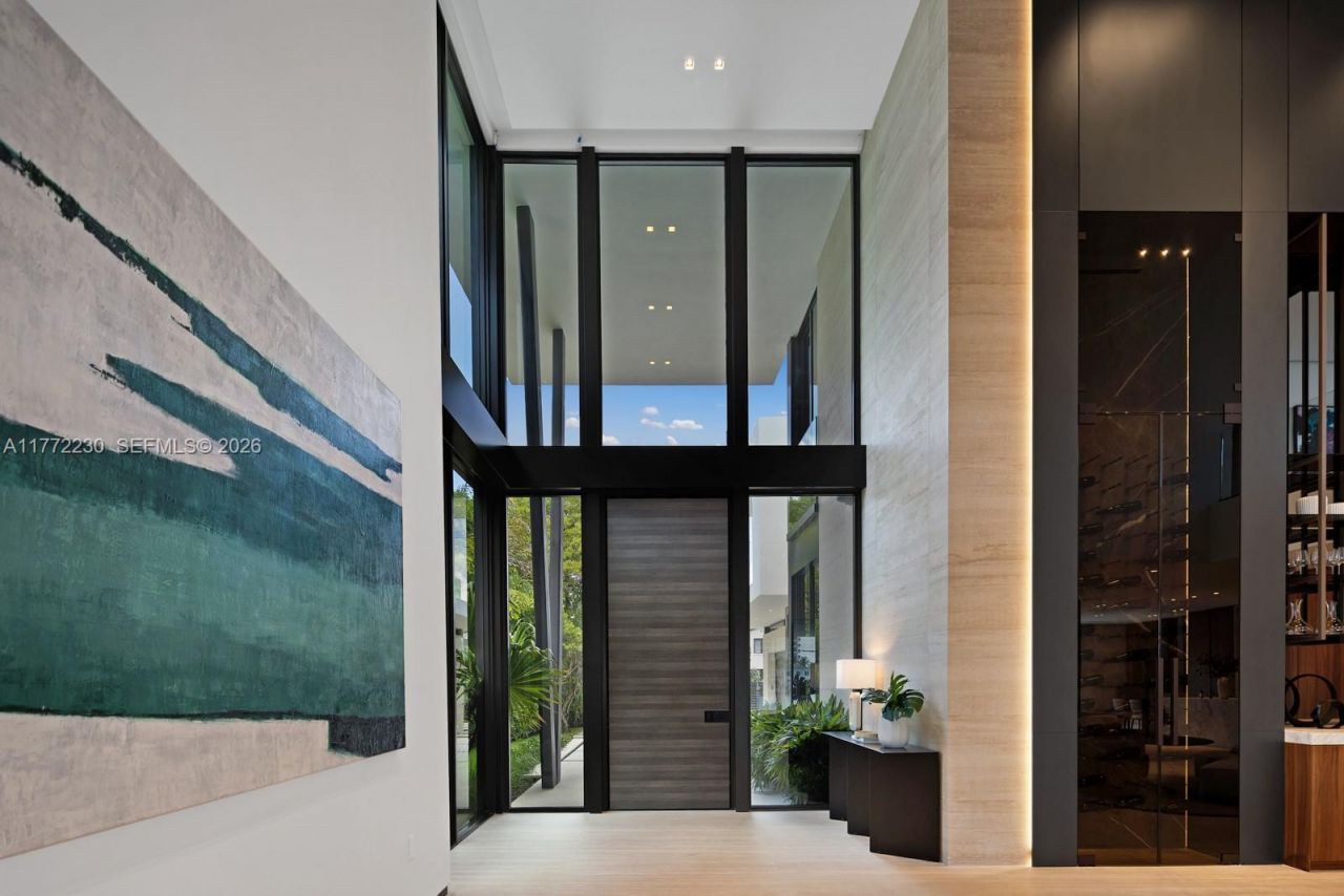 5515 Pine Tree Dr, Miami Beach, FL 33140 Photo