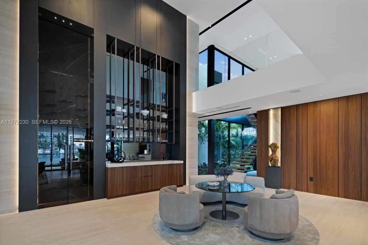 5515 Pine Tree Dr, Miami Beach, FL 33140 Photo