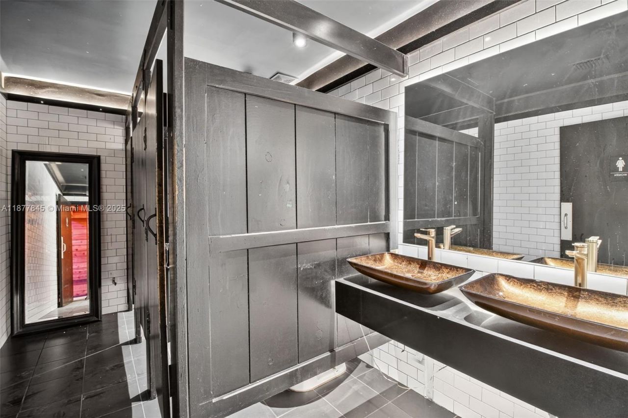 1216 Washington Ave, Miami Beach, FL 33139 Photo