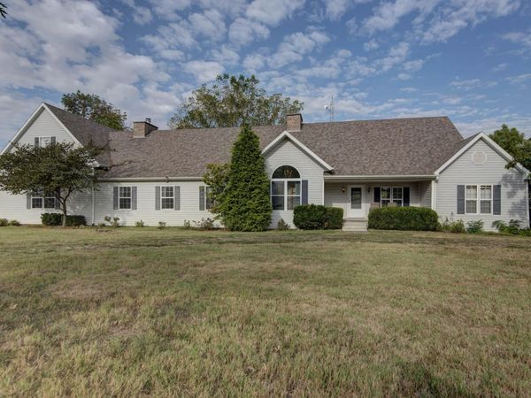 21207 Lawrence 1230, Aurora, MO 65605