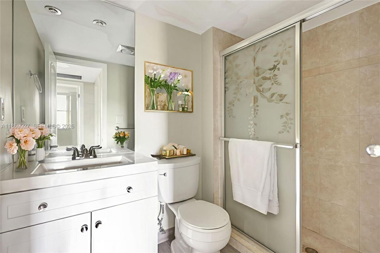 20100 W Country Club Dr, Unit 204, Aventura, FL 33180 Photo