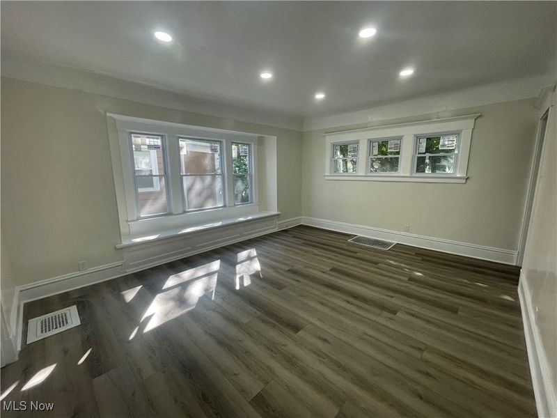 10404 South Boulevard, Cleveland, OH 44108 Photo 15