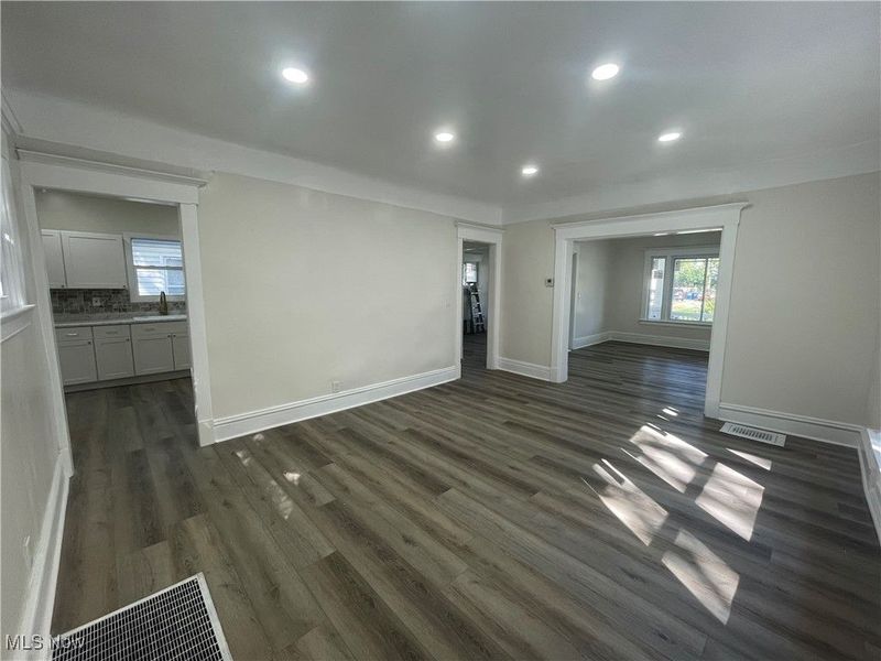 10404 South Boulevard, Cleveland, OH 44108 Photo 16