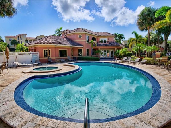 600 Uno Lago Dr, Unit 302, Juno Beach, FL 33408