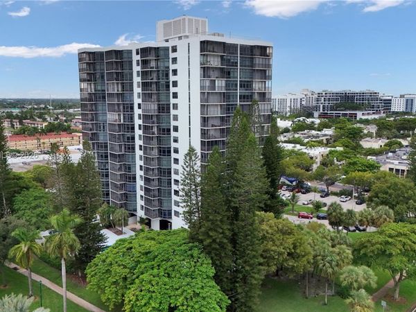 20100 W Country Club Dr, Unit 405, Aventura, FL 33180