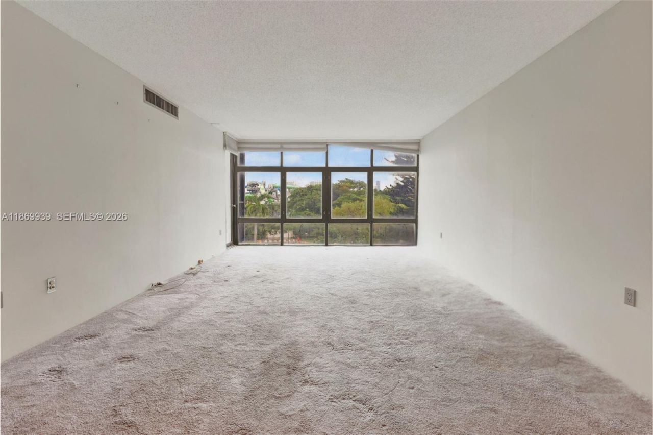 20100 W Country Club Dr, Unit 405, Aventura, FL 33180 Photo