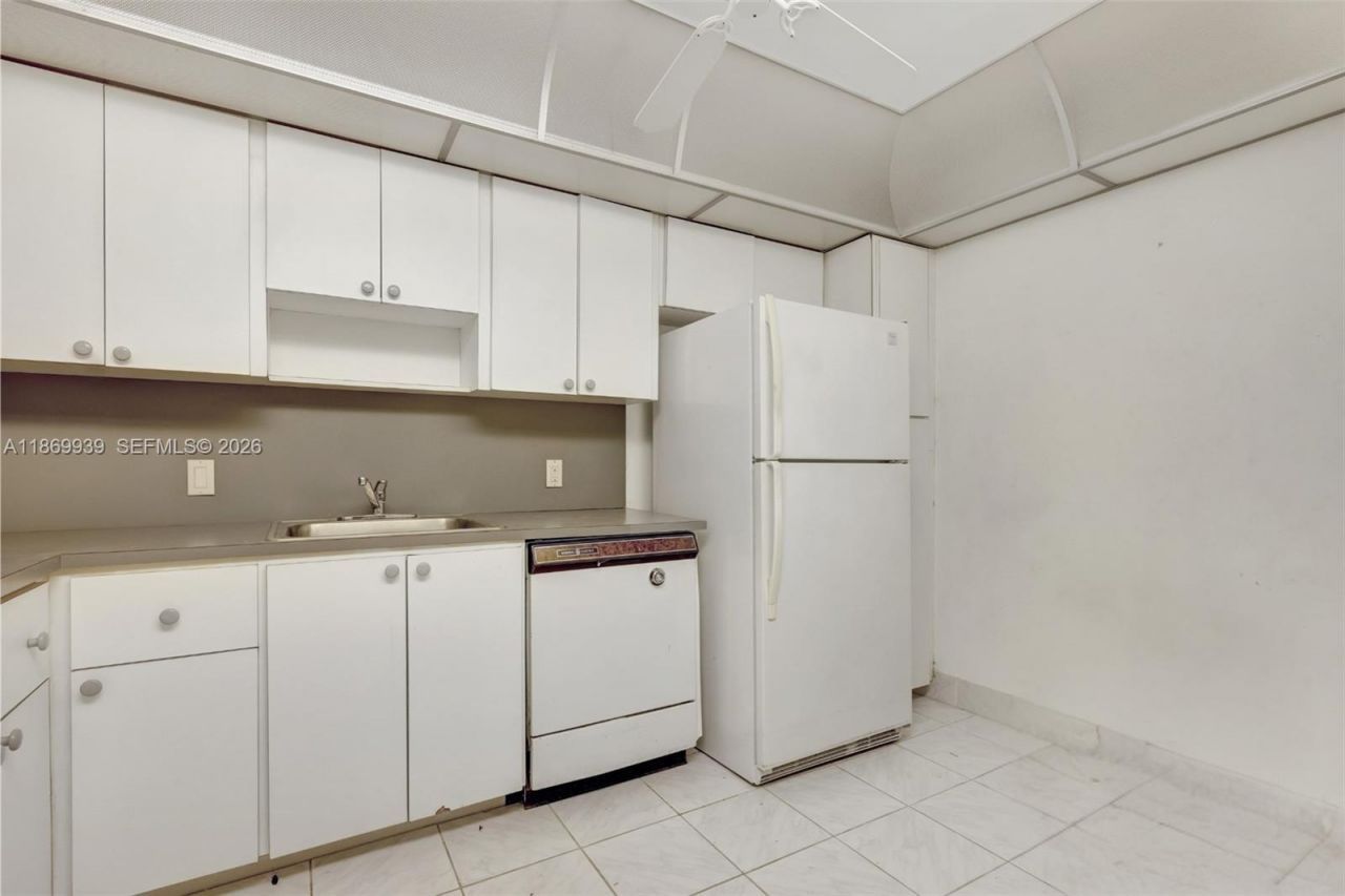 20100 W Country Club Dr, Unit 405, Aventura, FL 33180 Photo