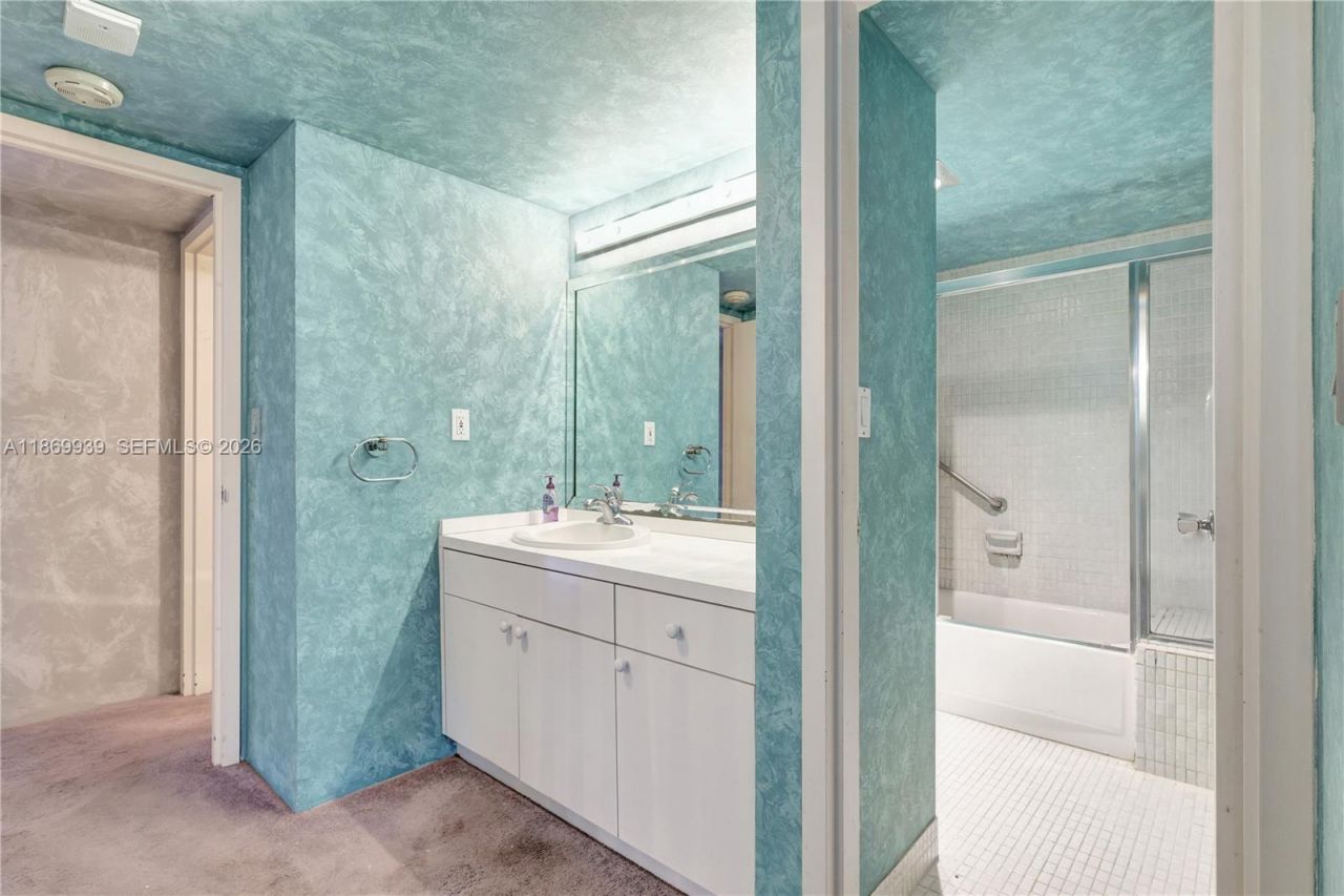 20100 W Country Club Dr, Unit 405, Aventura, FL 33180 Photo