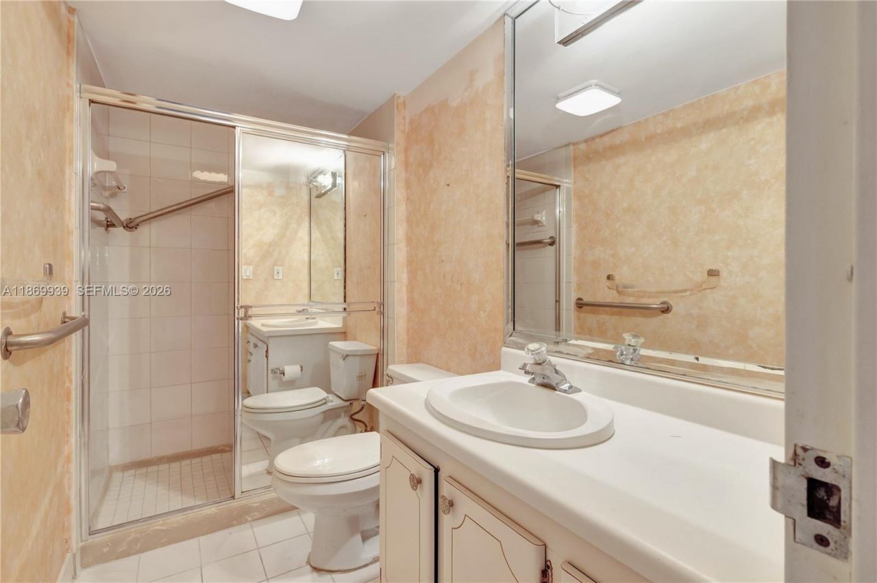 20100 W Country Club Dr, Unit 405, Aventura, FL 33180 Photo