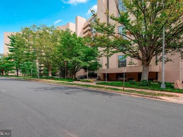 1101 S ARLINGTON RIDGE ROAD, Unit 704, ARLINGTON, VA 22202