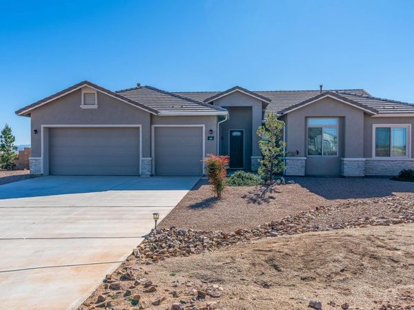 6760 E Vaquero Circle, Hereford, AZ 85615