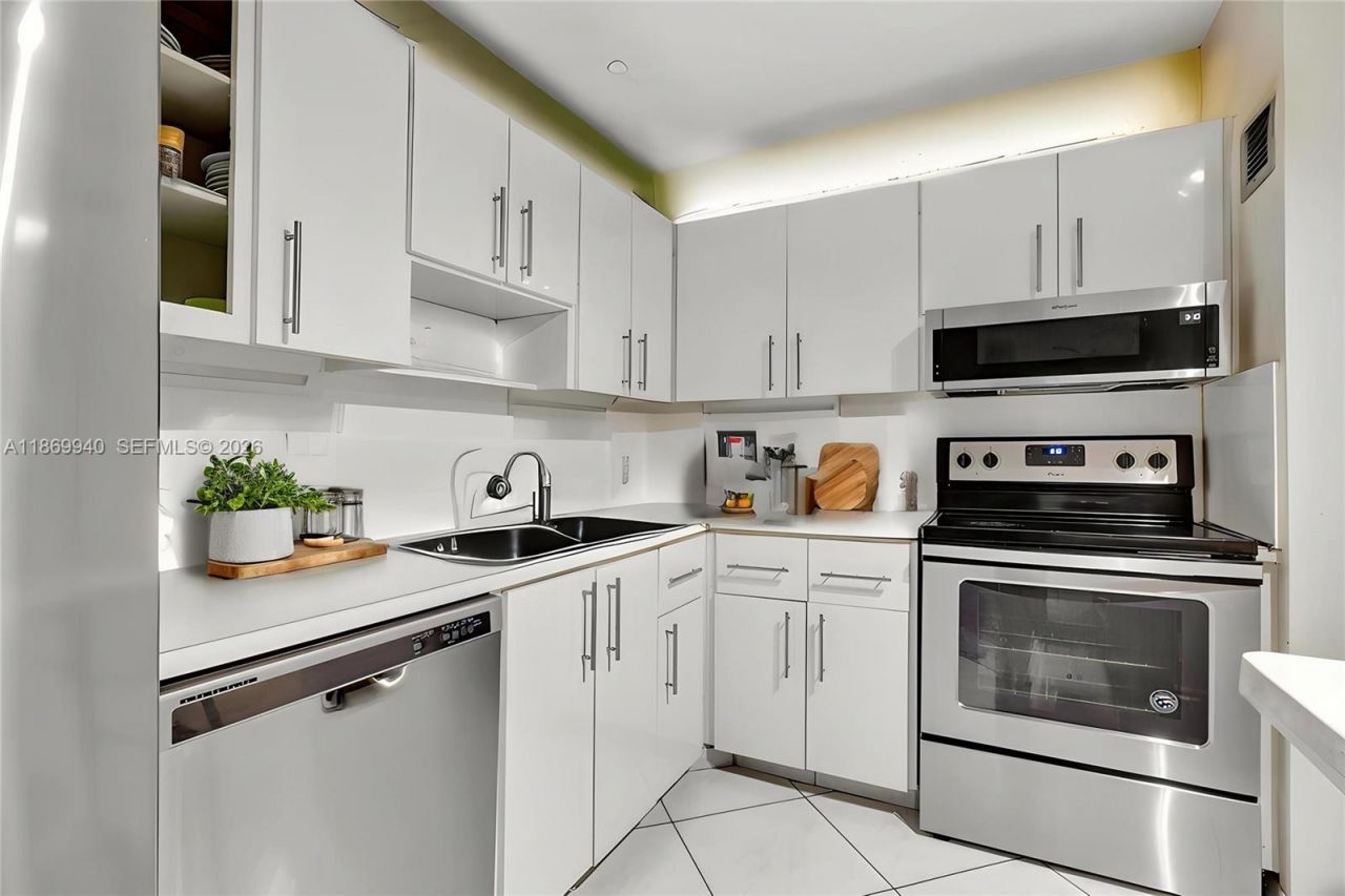 20100 W Country Club Dr, Unit 406, Aventura, FL 33180 Photo