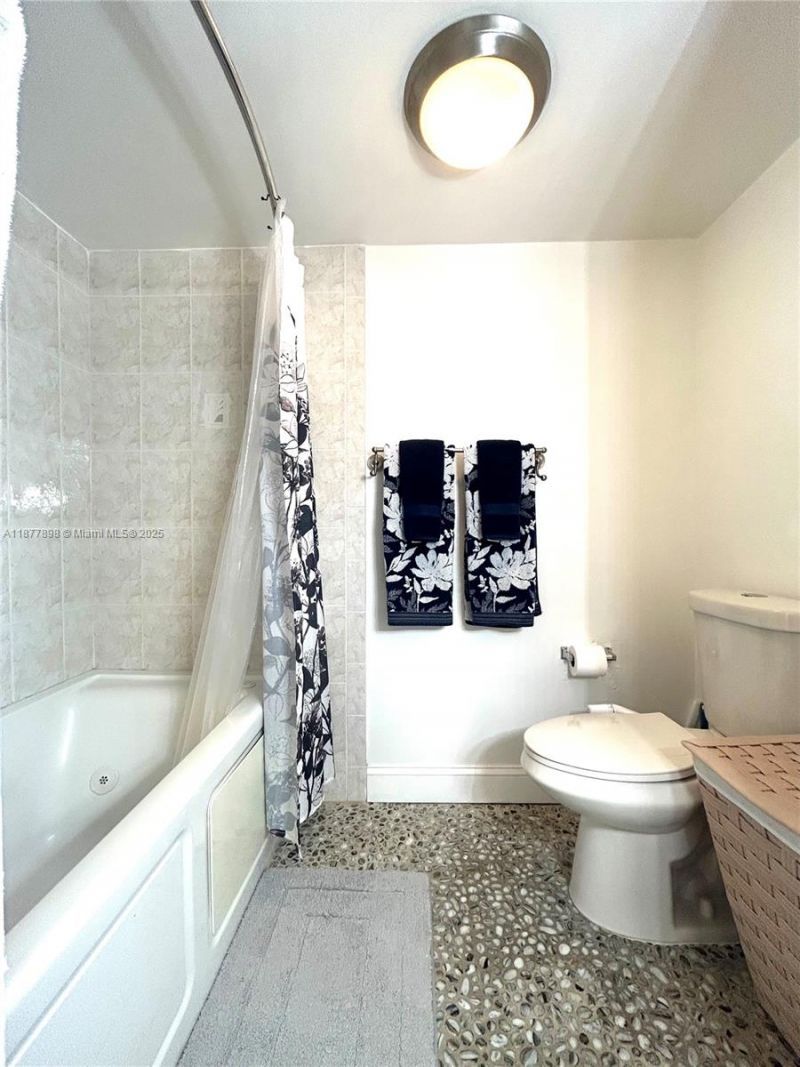 20860 San Simeon Way, Unit 404-6, Miami, FL 33179 Photo