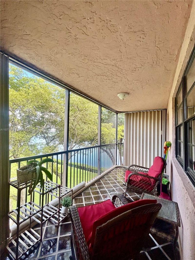 20860 San Simeon Way, Unit 404-6, Miami, FL 33179 Photo