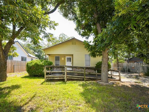 242 E Austin Street, New Braunfels, TX 78130