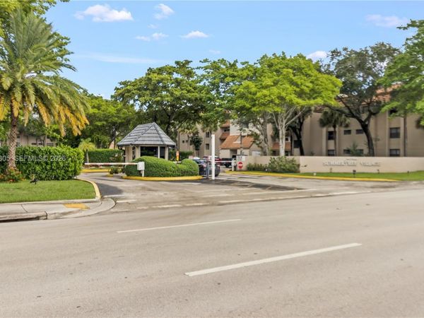 481 Ives Dairy Rd, Unit 303-4, Miami, FL 33179
