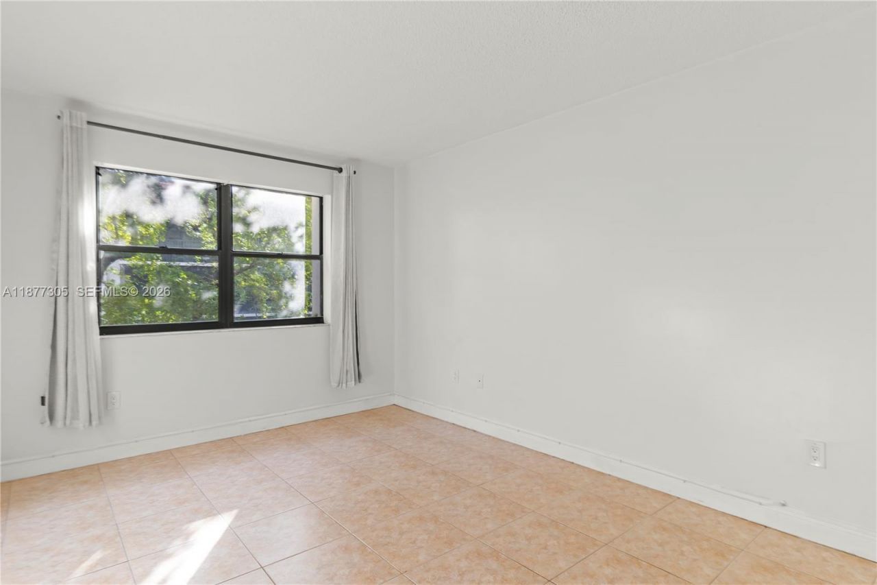 481 Ives Dairy Rd, Unit 303-4, Miami, FL 33179 Photo