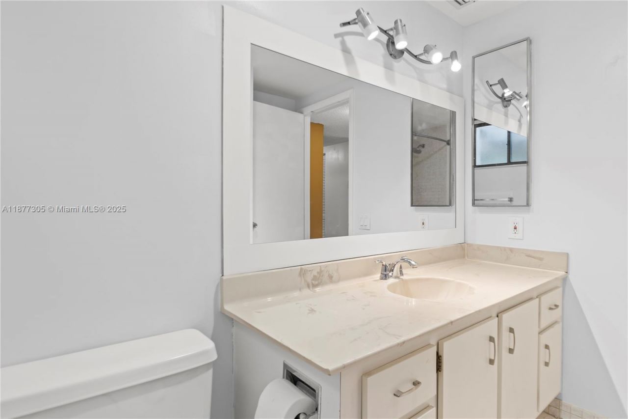 481 Ives Dairy Rd, Unit 303-4, Miami, FL 33179 Photo