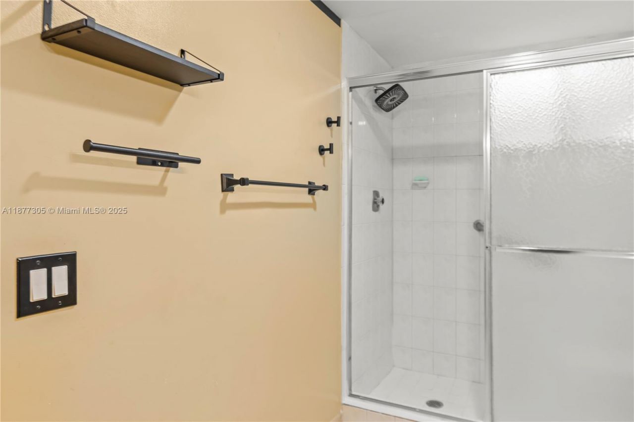 481 Ives Dairy Rd, Unit 303-4, Miami, FL 33179 Photo