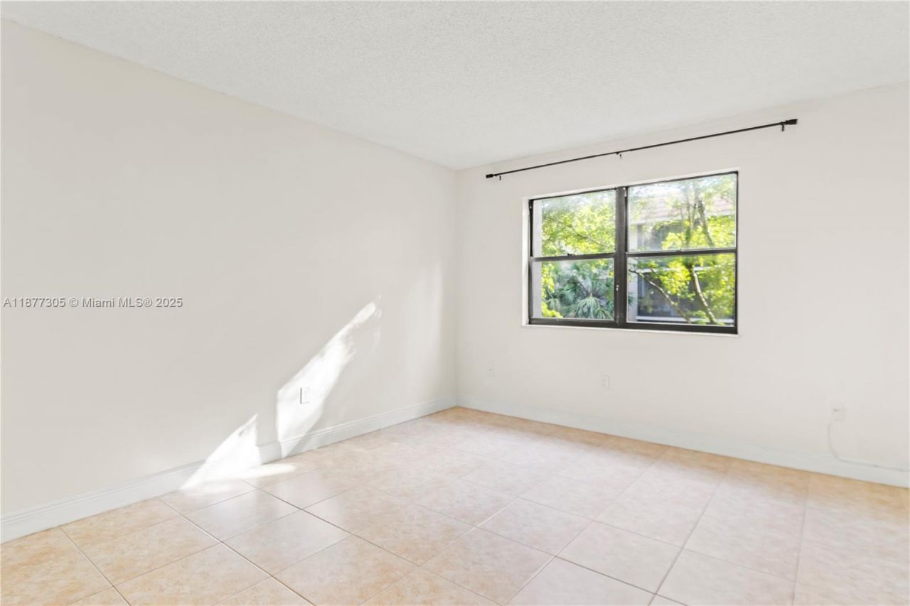 481 Ives Dairy Rd, Unit 303-4, Miami, FL 33179 Photo