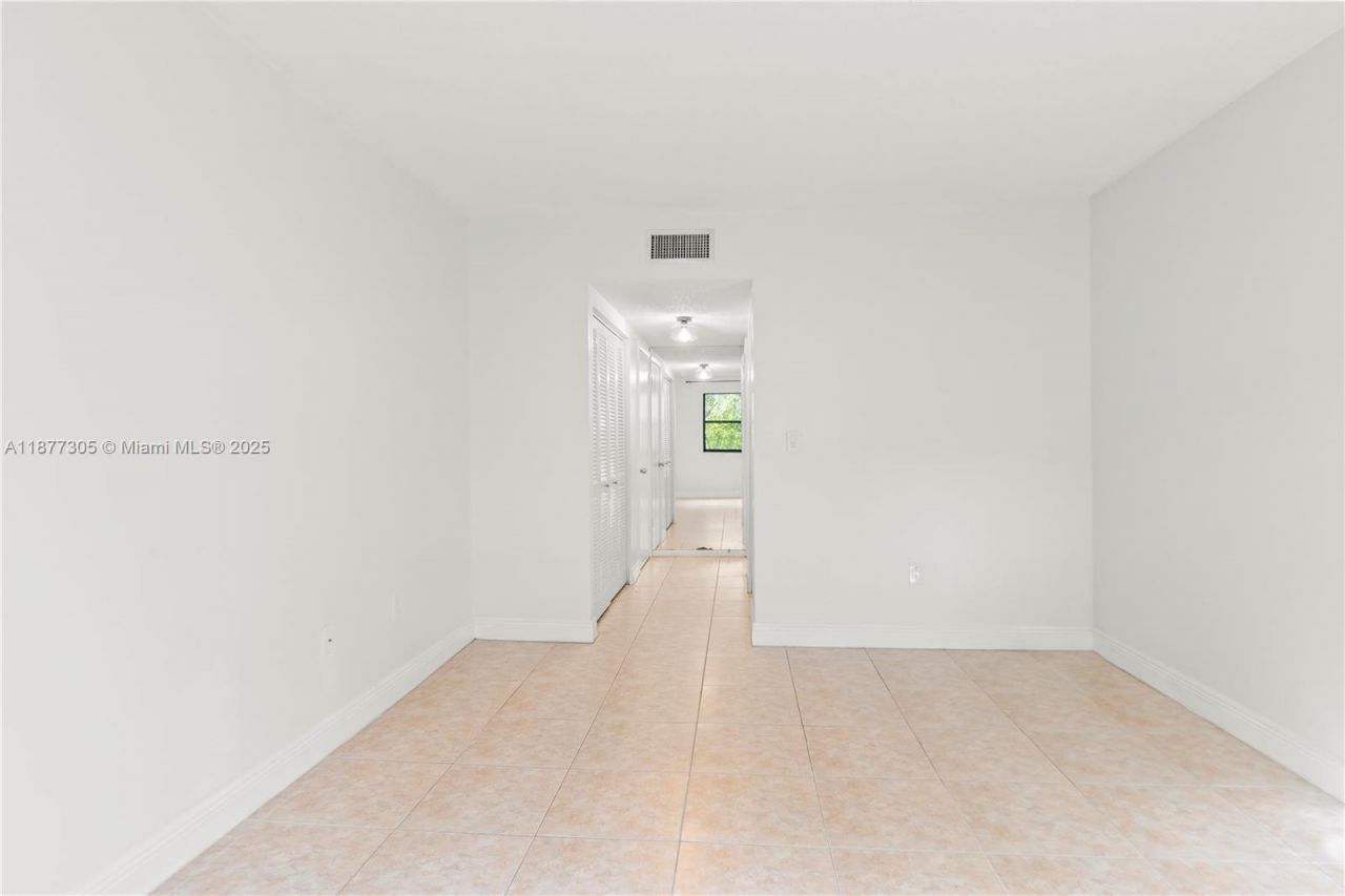 481 Ives Dairy Rd, Unit 303-4, Miami, FL 33179 Photo