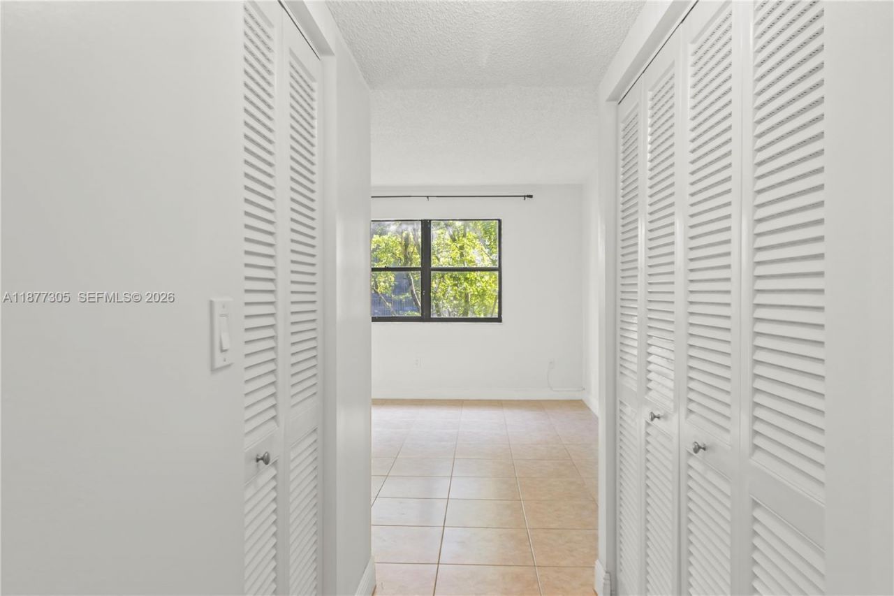 481 Ives Dairy Rd, Unit 303-4, Miami, FL 33179 Photo
