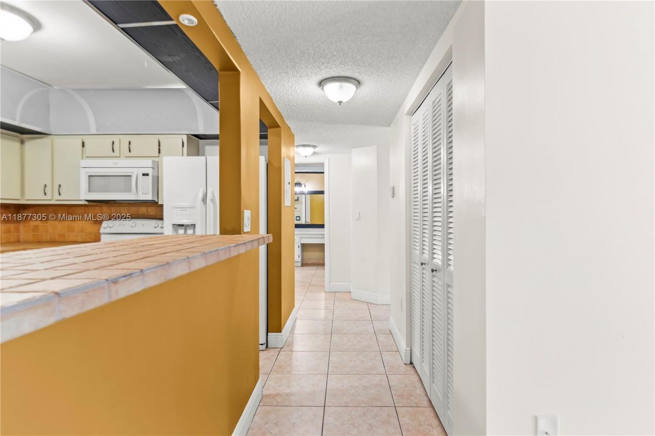 481 Ives Dairy Rd, Unit 303-4, Miami, FL 33179 Photo