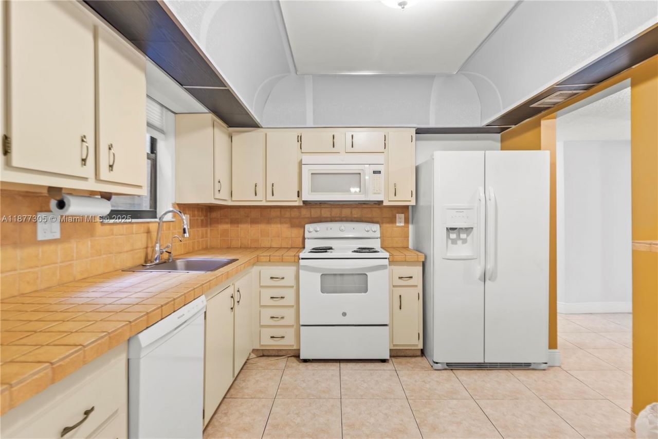 481 Ives Dairy Rd, Unit 303-4, Miami, FL 33179 Photo