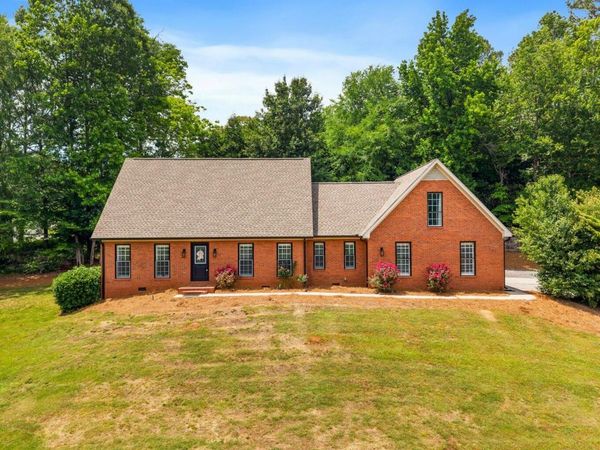 2654 Foxmore Circle, Dalton, GA 30720