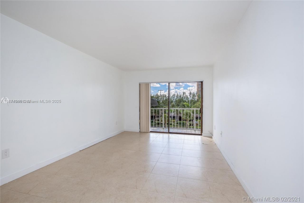 1650 NE 115th St, Unit 403, Miami, FL 33181 Photo
