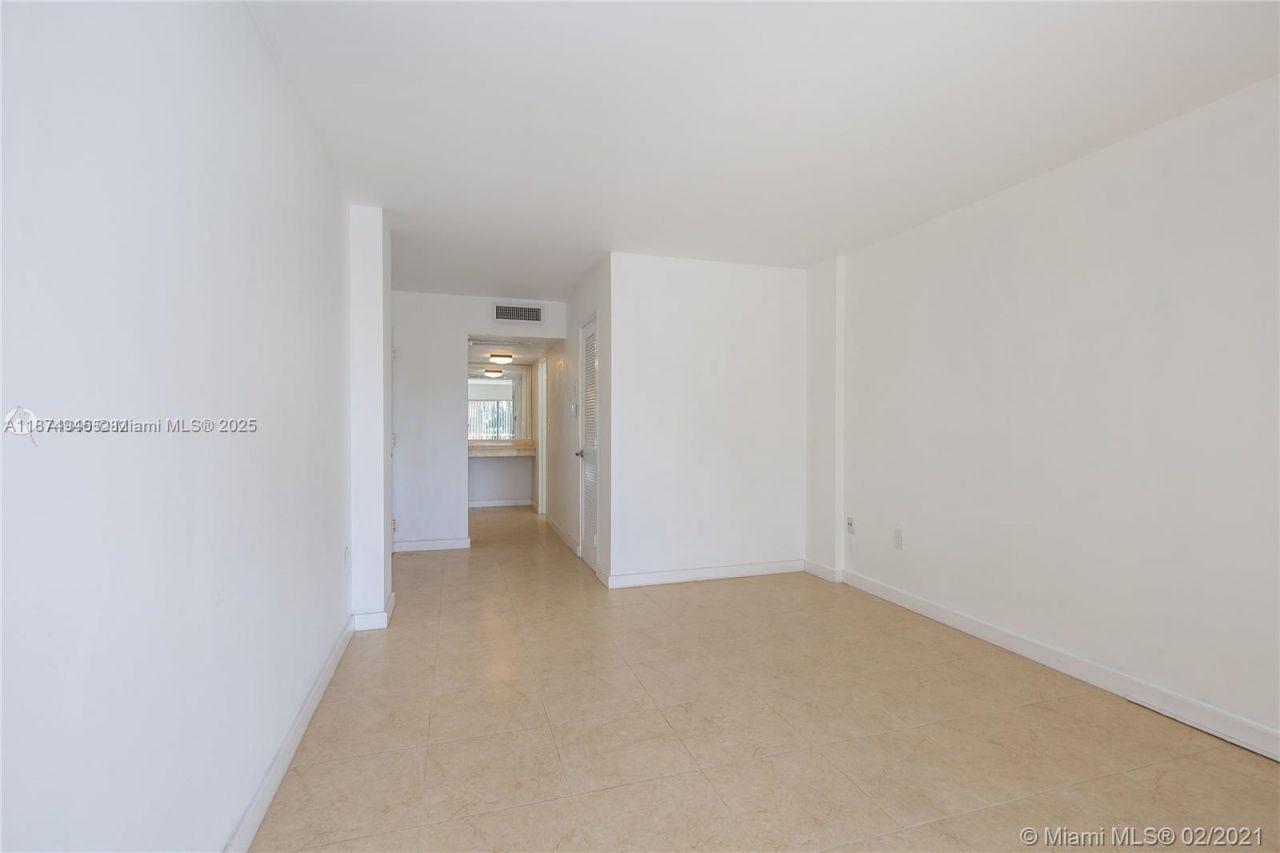 1650 NE 115th St, Unit 403, Miami, FL 33181 Photo