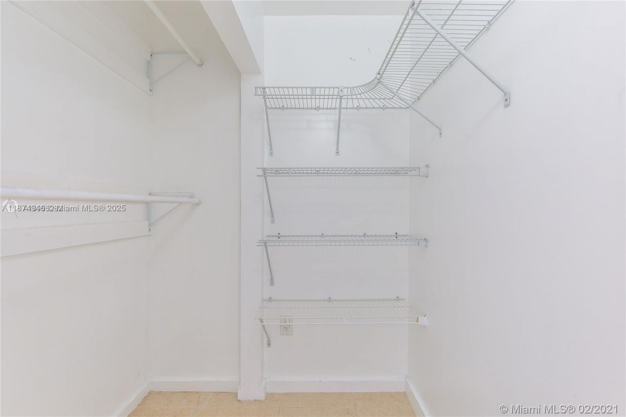 1650 NE 115th St, Unit 403, Miami, FL 33181 Photo