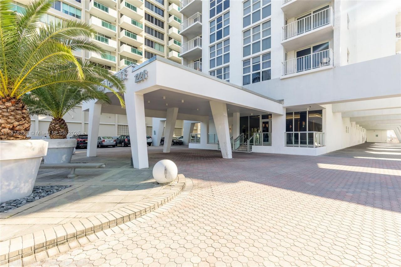 1228 West Ave, Unit 312, Miami Beach, FL 33139 Photo