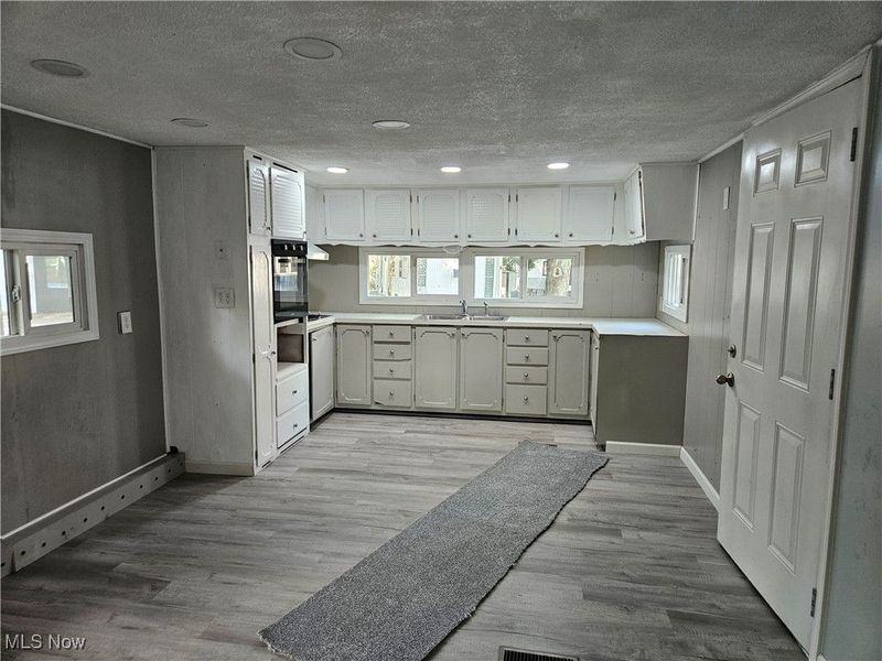 2305 E Waterloo Road, Akron, OH 44312 Photo 12