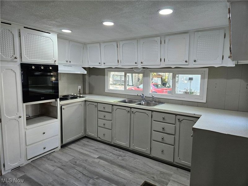 2305 E Waterloo Road, Akron, OH 44312 Photo 2