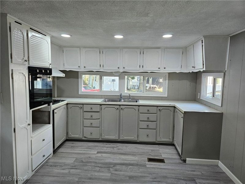 2305 E Waterloo Road, Akron, OH 44312 Photo 3