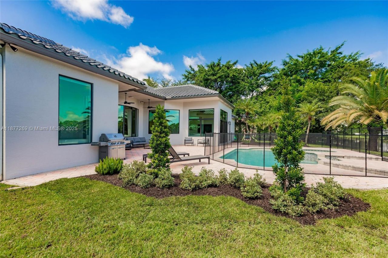 12641 N Stonebrook Cir, Davie, FL 33330 Photo