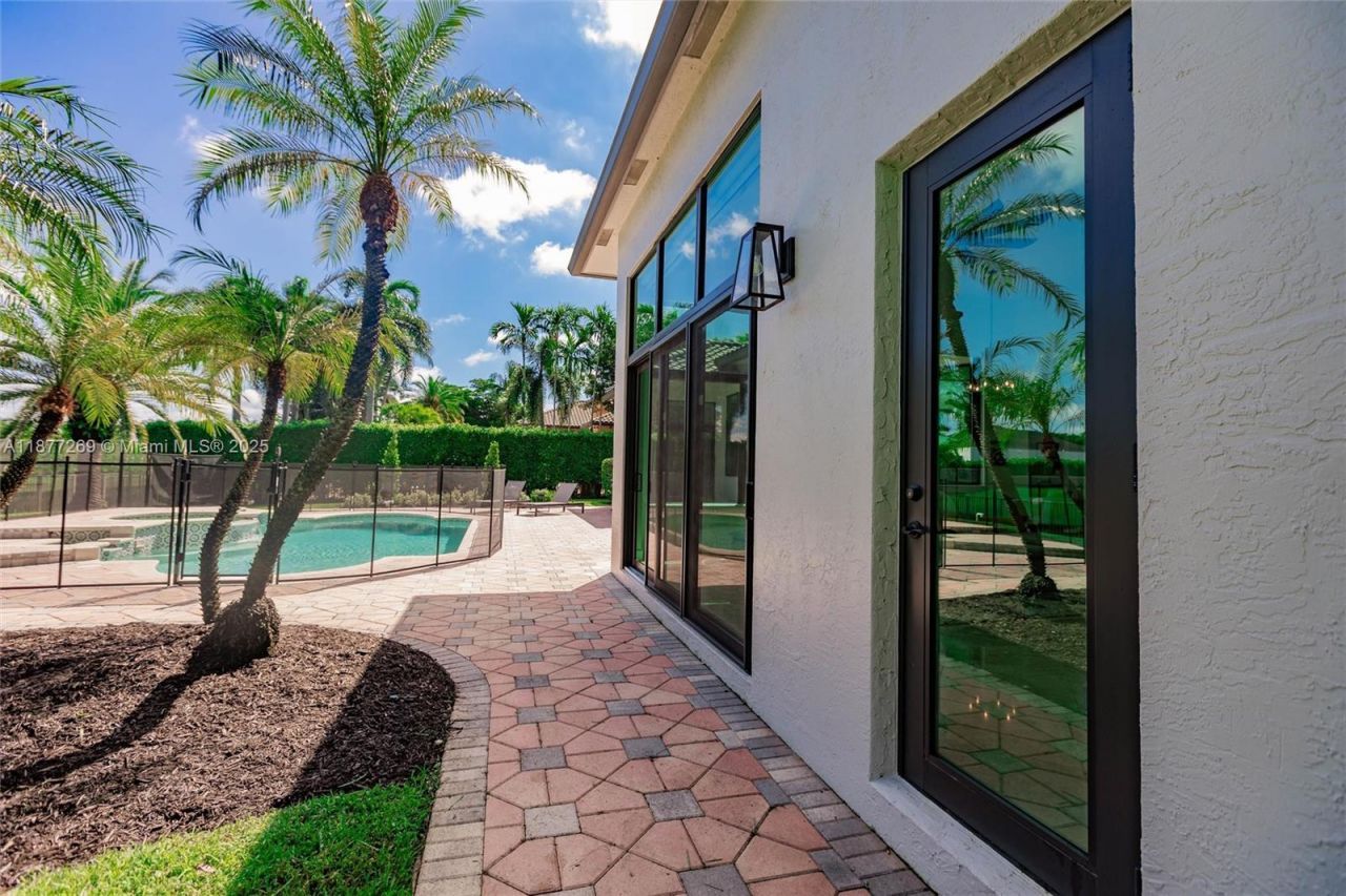 12641 N Stonebrook Cir, Davie, FL 33330 Photo