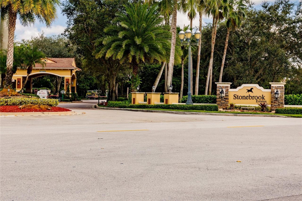 12641 N Stonebrook Cir, Davie, FL 33330 Photo