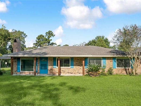 100 NELLWOOD Drive, Ponchatoula, LA 70454