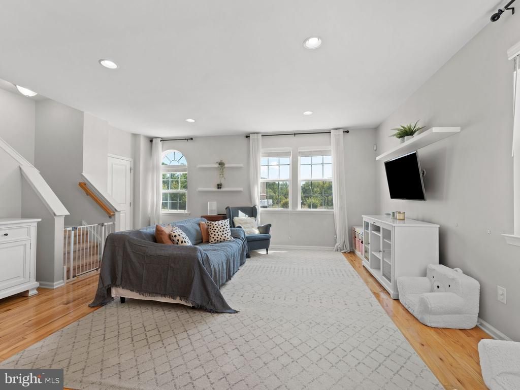 431 Dogwood Drive, Woodbury, NJ 08096 Main Photo