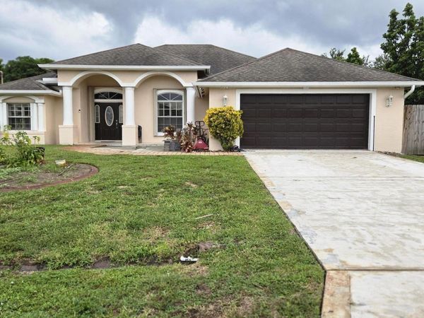 534 SW Halifax Avenue, Port Saint Lucie, FL 34953